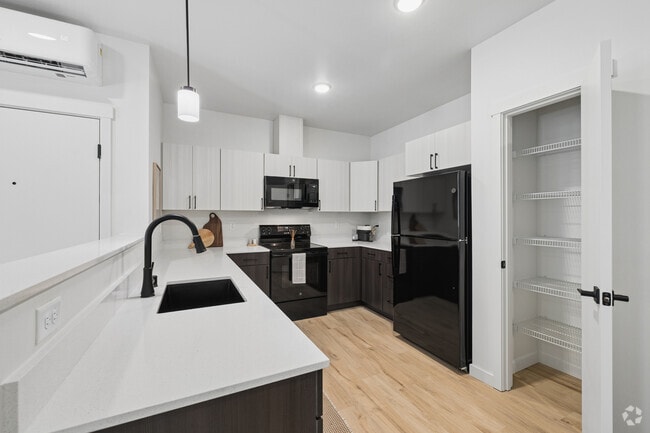 2BR, 2BA - 950SF - Kitchen