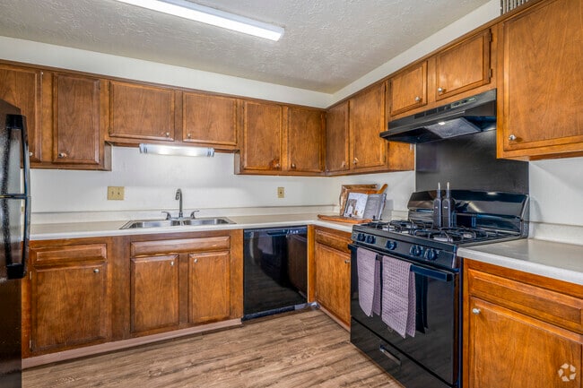 2BR, 2BA - 900SF - Kitchen