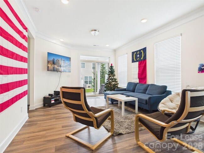 Photo - 3944 Fadden St