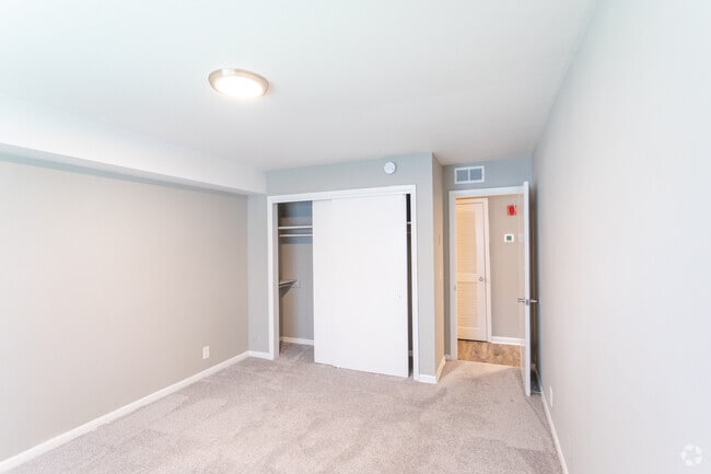 1BR, 1BA - 659 SF
