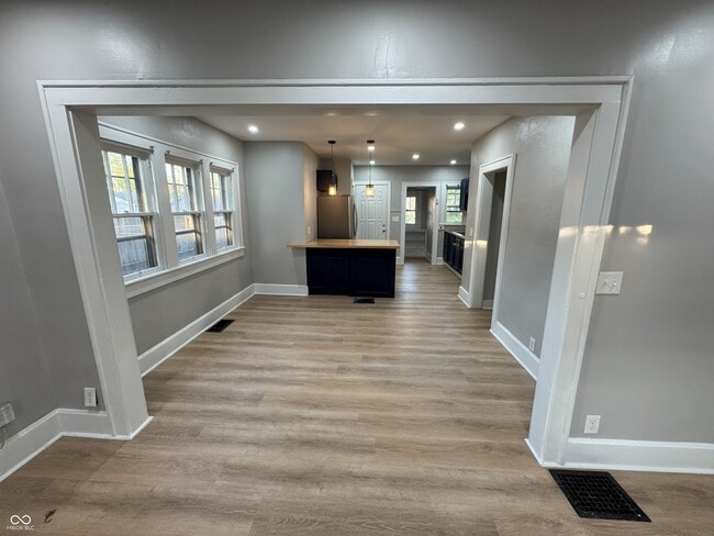 Photo - 4561 Winthrop Ave