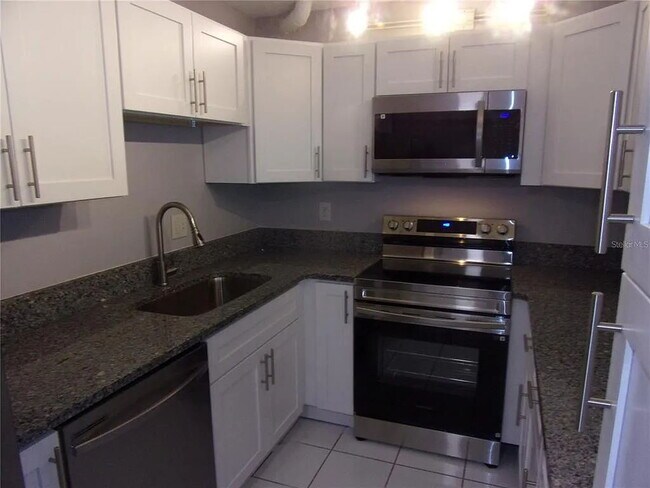Photo - 2-Bed, 2-Bath Condo Retreat in Serene Tarpon Springs Oasis! Unidad #C2