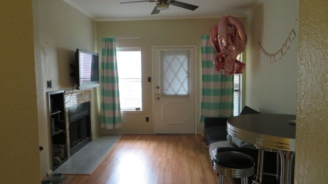 Photo - 806 W 24th St