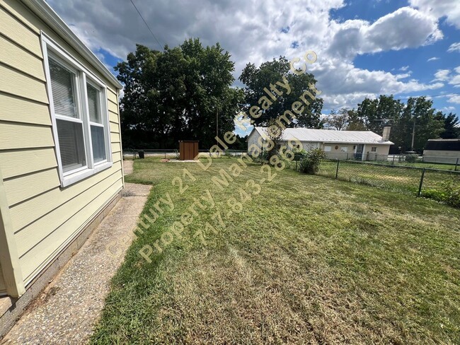 Photo - 1 Bedroom 1 Bath Home with a bonus room in... Unit B
