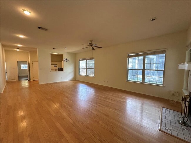 Photo - 311 E 38th St