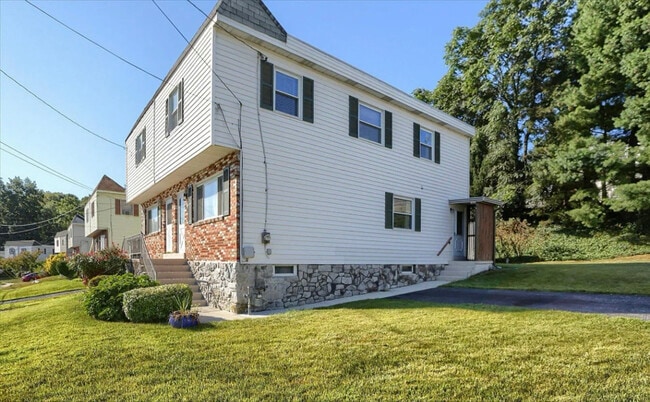 Photo - 830 Erford Rd