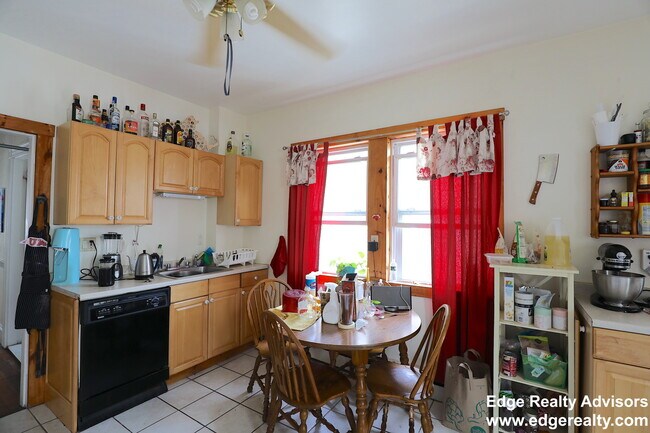 Photo - 19 Antwerp St Unit 2