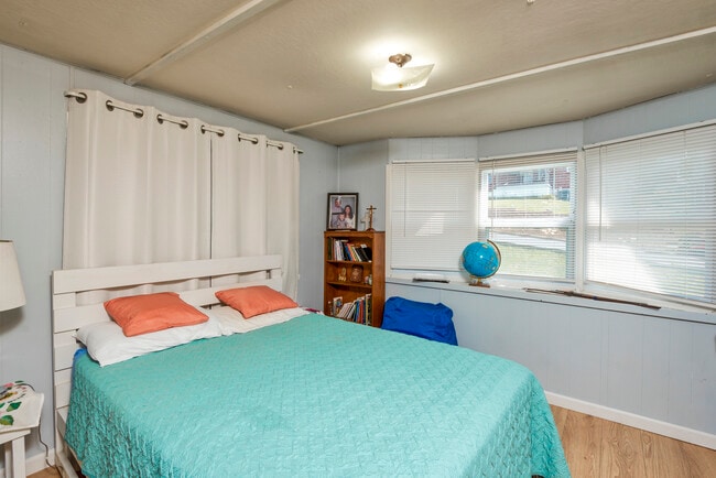 Photo - 760 Henry St