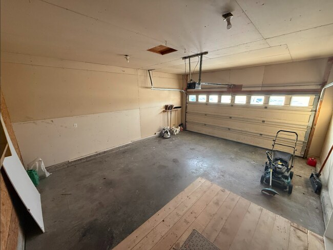 Photo - 1912 Ptarmigan Crescent