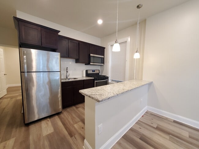 11 Broadway 2 - 10 Broadway Apartments Unit 2