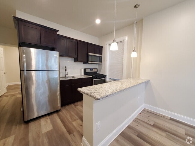 Building Photo - 10 Broadway Unit 2 Rental
