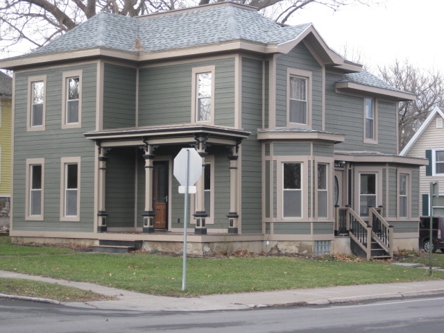 Front and Side entrances - 196 Bristol St Unit Upstairs