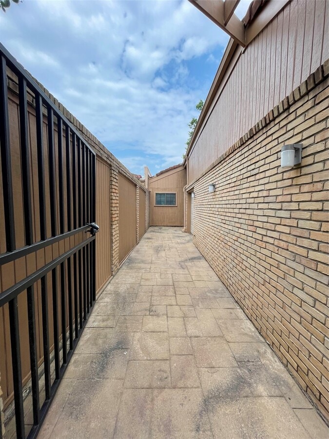 Photo - 12 Hallmark Dr