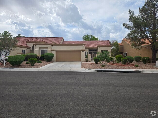 Building Photo - Fully Furnished single story 2 bed 2 bath ... Rental