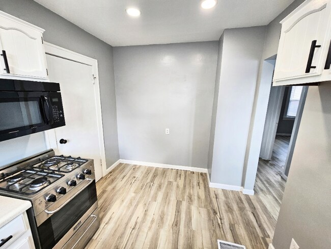 Photo - 2401 Burnside Ave Unit 1