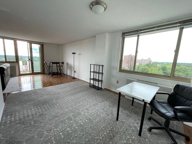 Dining and Study / Den Area - 1 E University Pky Unit 1410