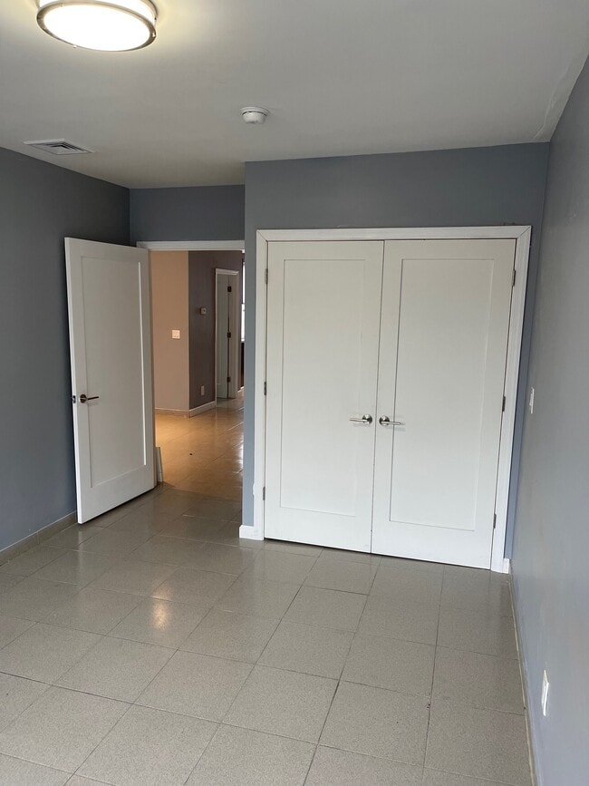 Master Bedroom Closets - 266 Central Ave Unidad 2