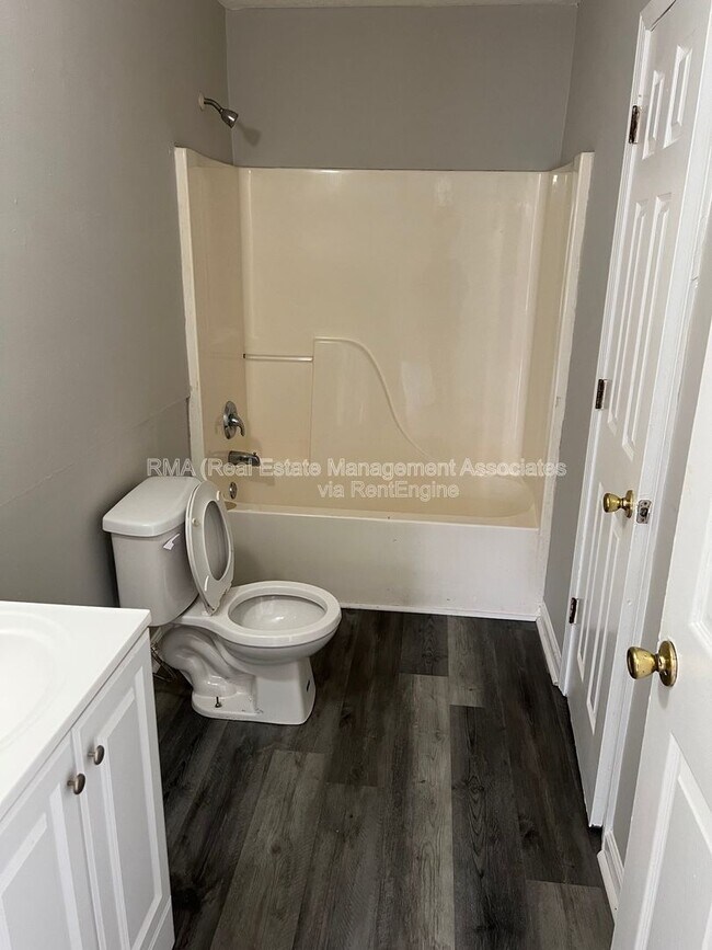 Photo - 201 Grove Pl