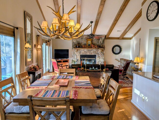 Photo - 842 Saddle Back Cir