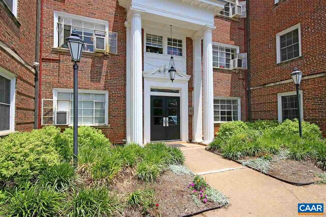 Building Photo - 32 University Cir Unit 3