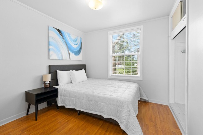 Building Photo - 1922 Scenic Ave