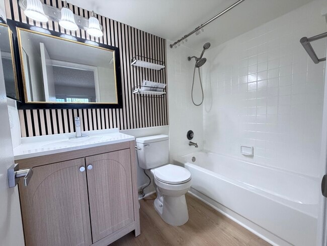 Building Photo - 100 SW 132nd Way Unit 303k