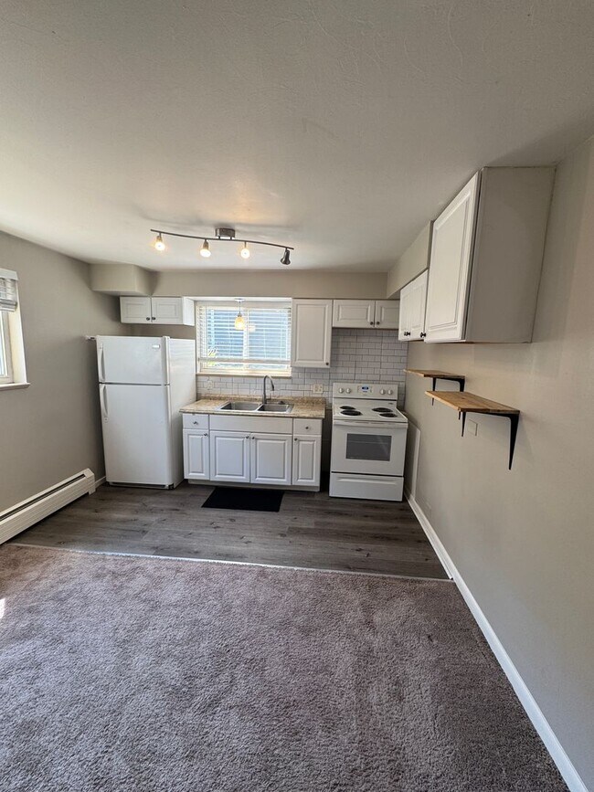 Photo - Updated 3-bedroom 1 bathroom in Littleton! Apartment Unit #3