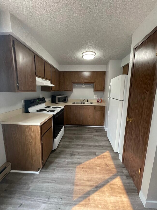 Photo - 345 NW Robert St