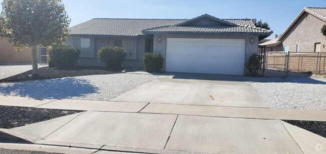 Building Photo - Silverlake's Home- 3 Bedrooms, 2 Bathrooms...