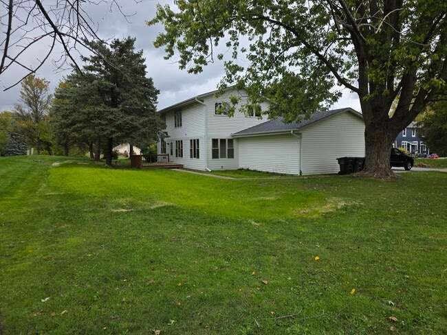 Photo - 732 Poplar Path