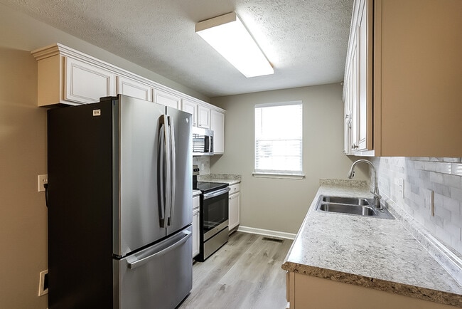 Photo - 105 Bradford Cir