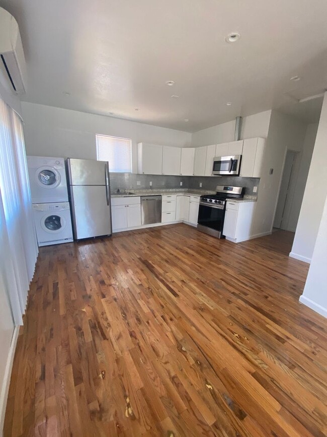 Building Photo - R311 Unit #309