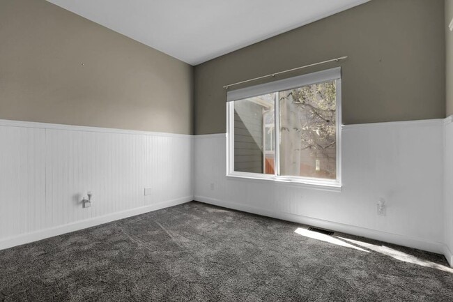 Building Photo - 11565 Crow Hill Dr