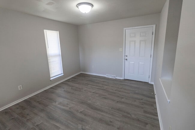 Photo - 319 West Blvd N