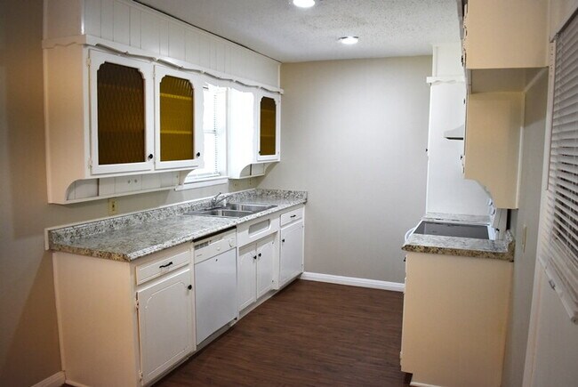 Photo - Charming 3-Bed, 2-Bath Gem in Fort Worth –...