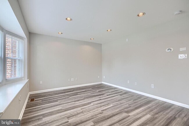 Photo - 209 Bridge Dr