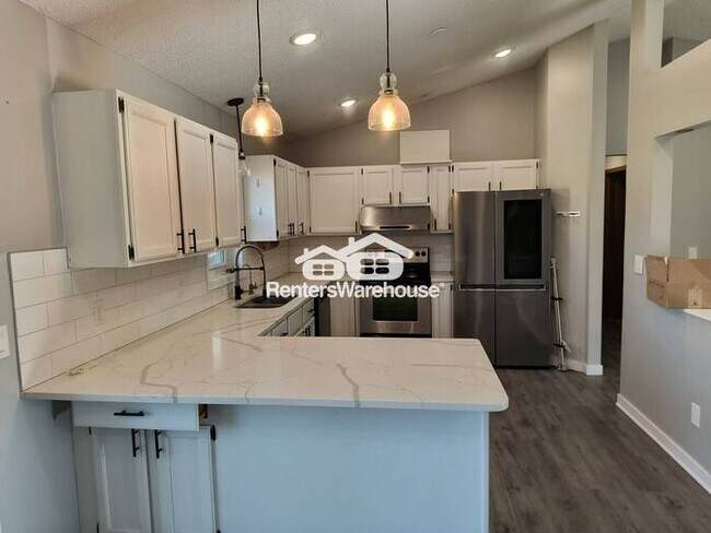 Photo - Available Now! 5 Bedroom 2 Bath Single Family Home in Apple Valley