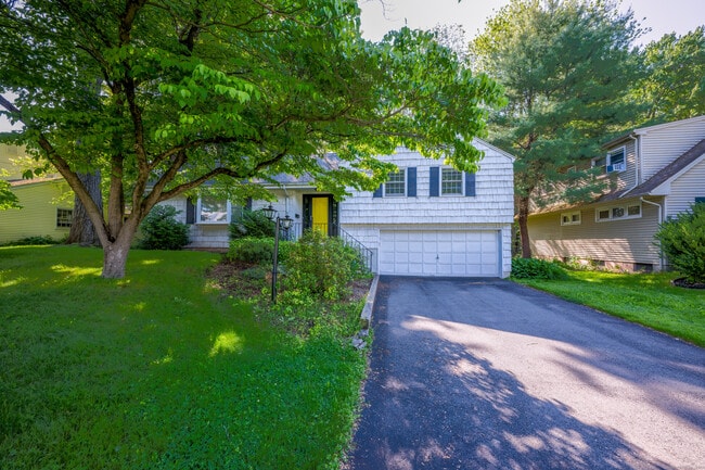 Photo - 135 Brookside Rd House