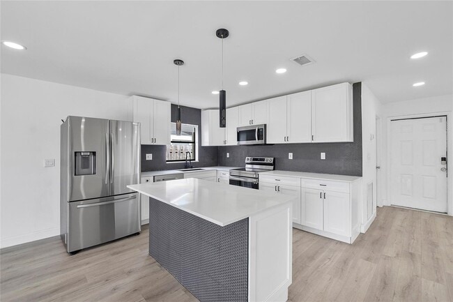 Photo - 2416 NW 98th Ln