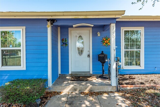 Photo - 1310 Harris Way