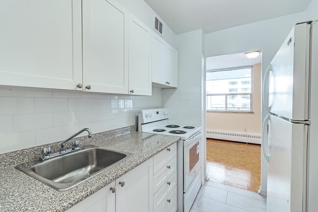 Building Photo - 300 Eglinton Ave E