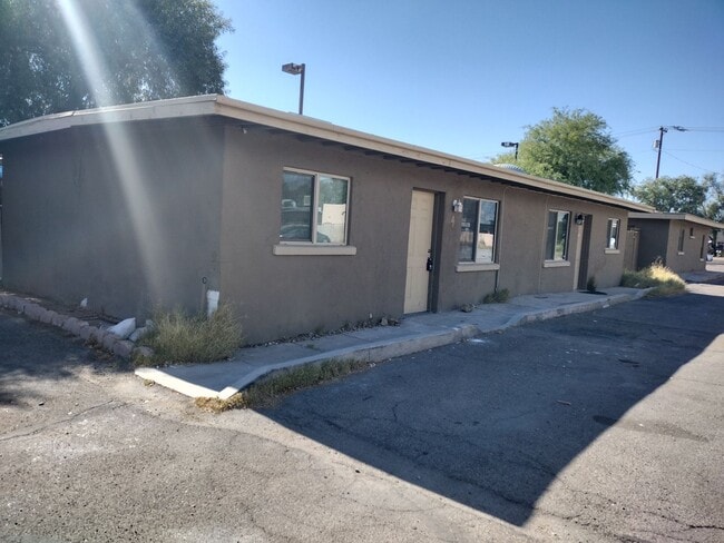 Building Photo - 1730 E Prince Rd Unit #4