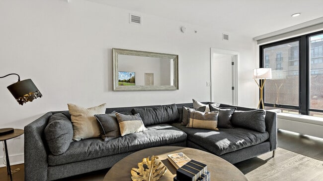 Photo - 1845 9th St NW Unidad ID1395398P