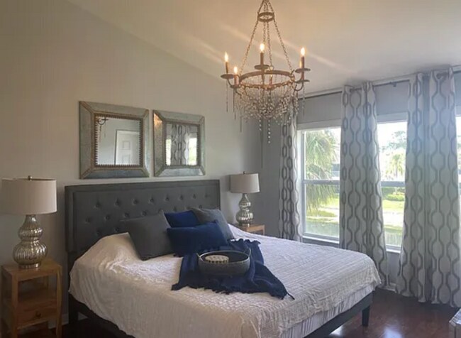 Photo - 960 Hampton Cir