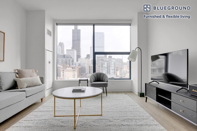 Building Photo - 808 W Van Buren St Rental