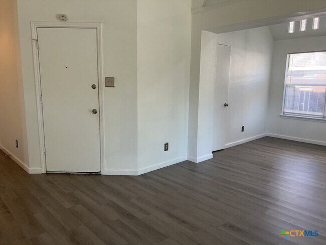 Photo - 2503 Armadillo Dr