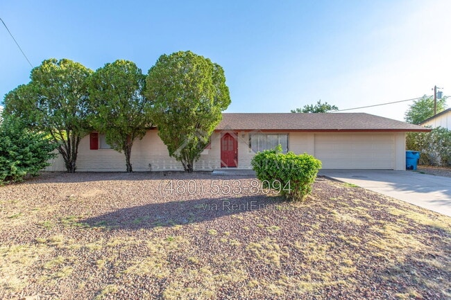 2533 E Blanche Dr