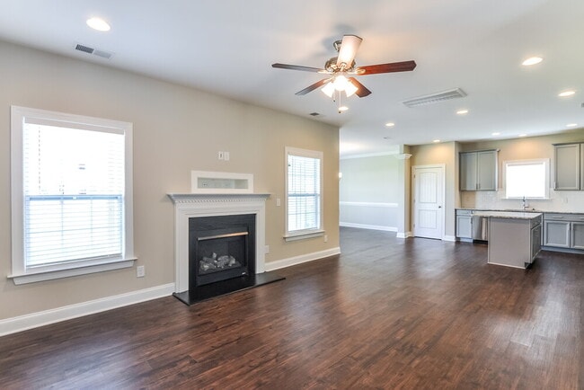 Photo - 44 Jonalker Ct