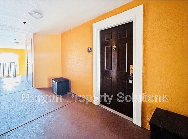 Photo - 5463 Vineland Rd Unit 5305