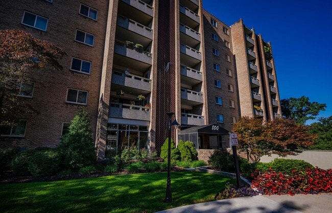 Laurel Village Apartments
